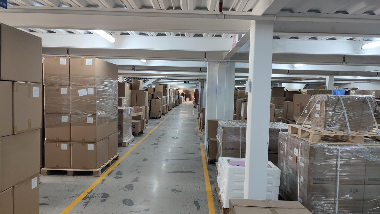 Warehouse and logistics